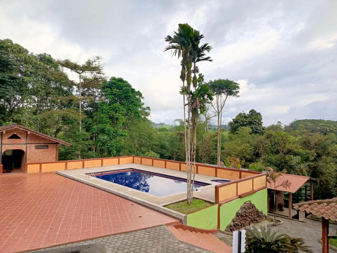 Hosteria Sapos Y Ranas Milpe Exterior foto
